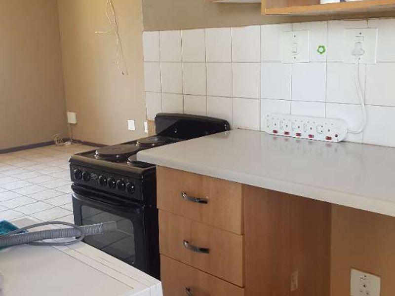 Stunning 2 bedroom Apartment - Photo 5