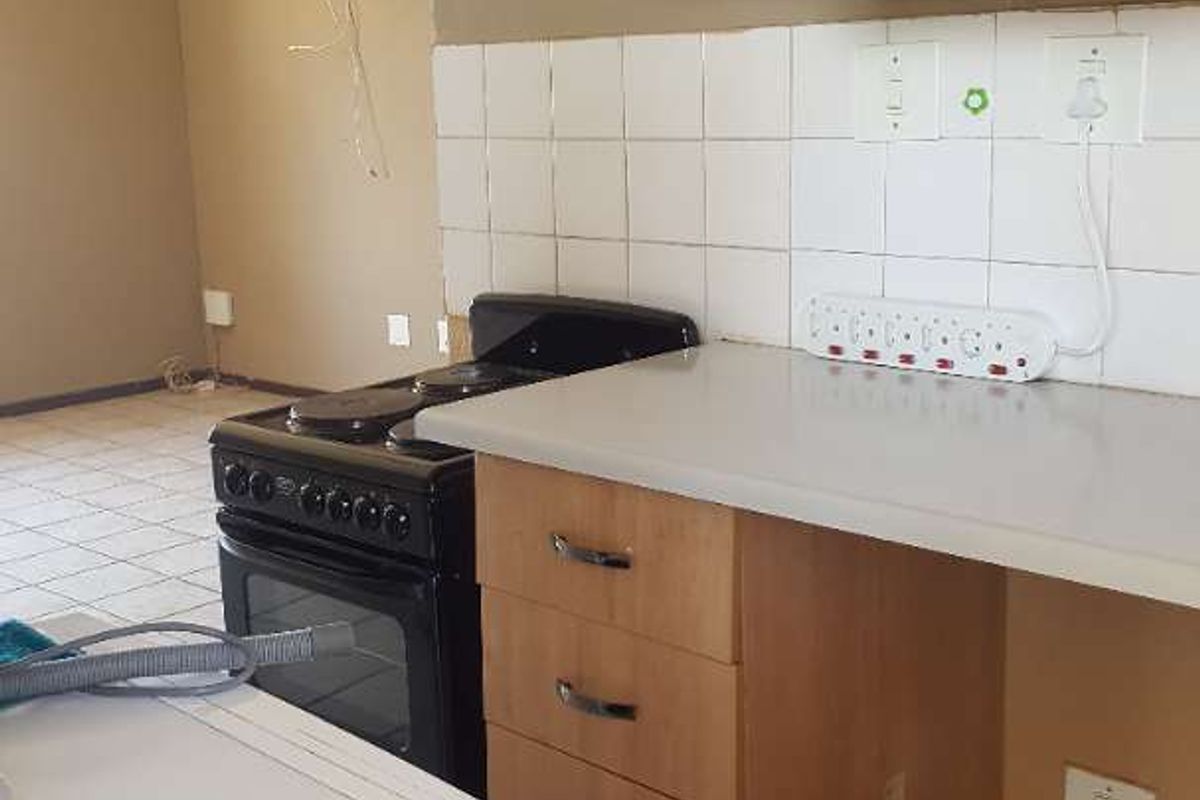 Stunning 2 bedroom Apartment - Photo 5