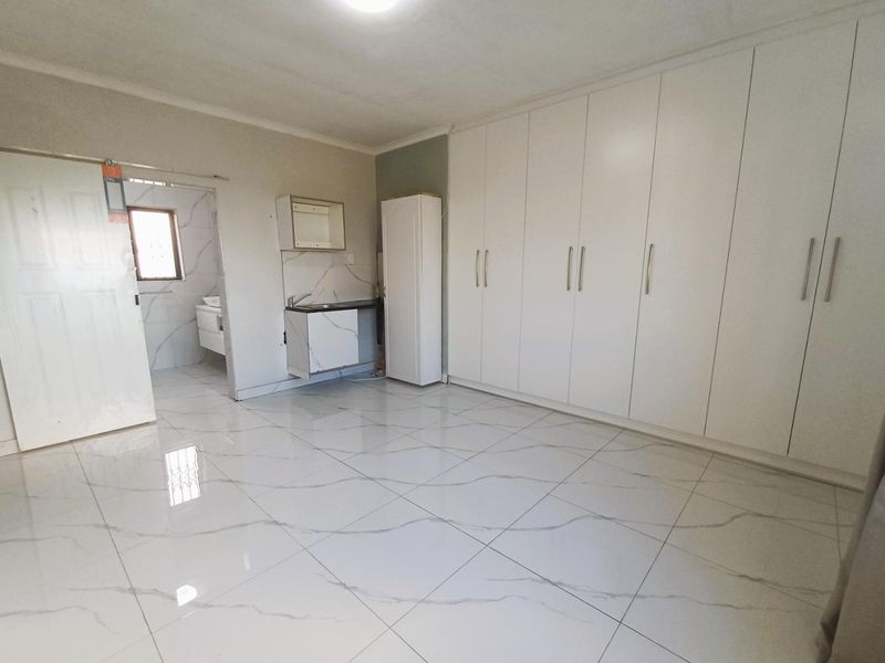 FOR RENT  | Kloof / Wybank  |  Bachelor Apartment - Photo 3