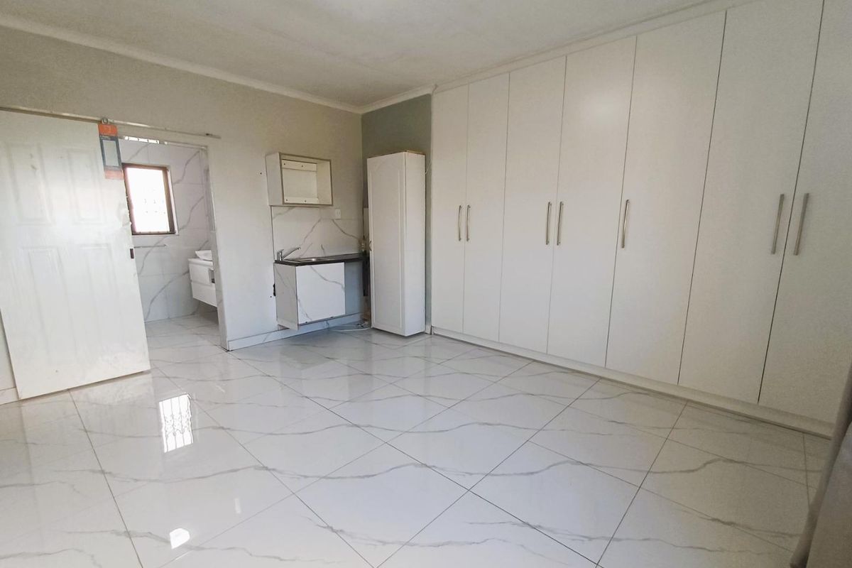 FOR RENT  | Kloof / Wybank  |  Bachelor Apartment - Photo 3