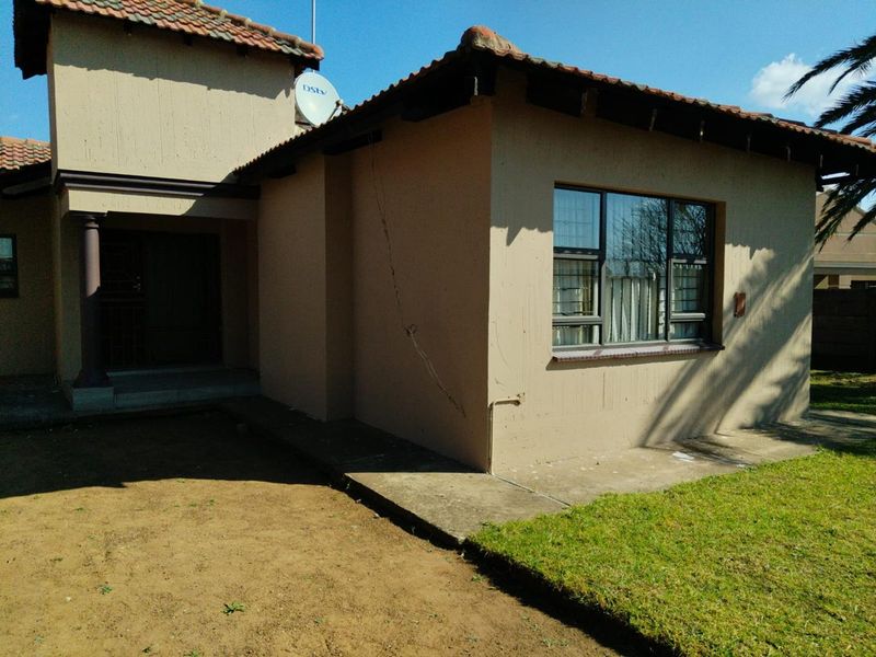 3 Bedroom House For Sale Vanderbijlpark CE3 - Photo 1