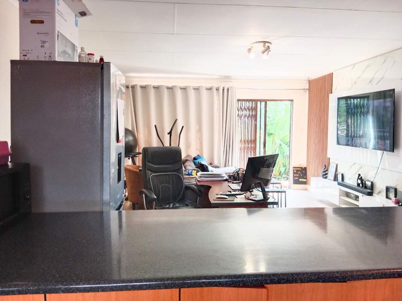 Two Bedroom Garden simplex To Let - Photo 4