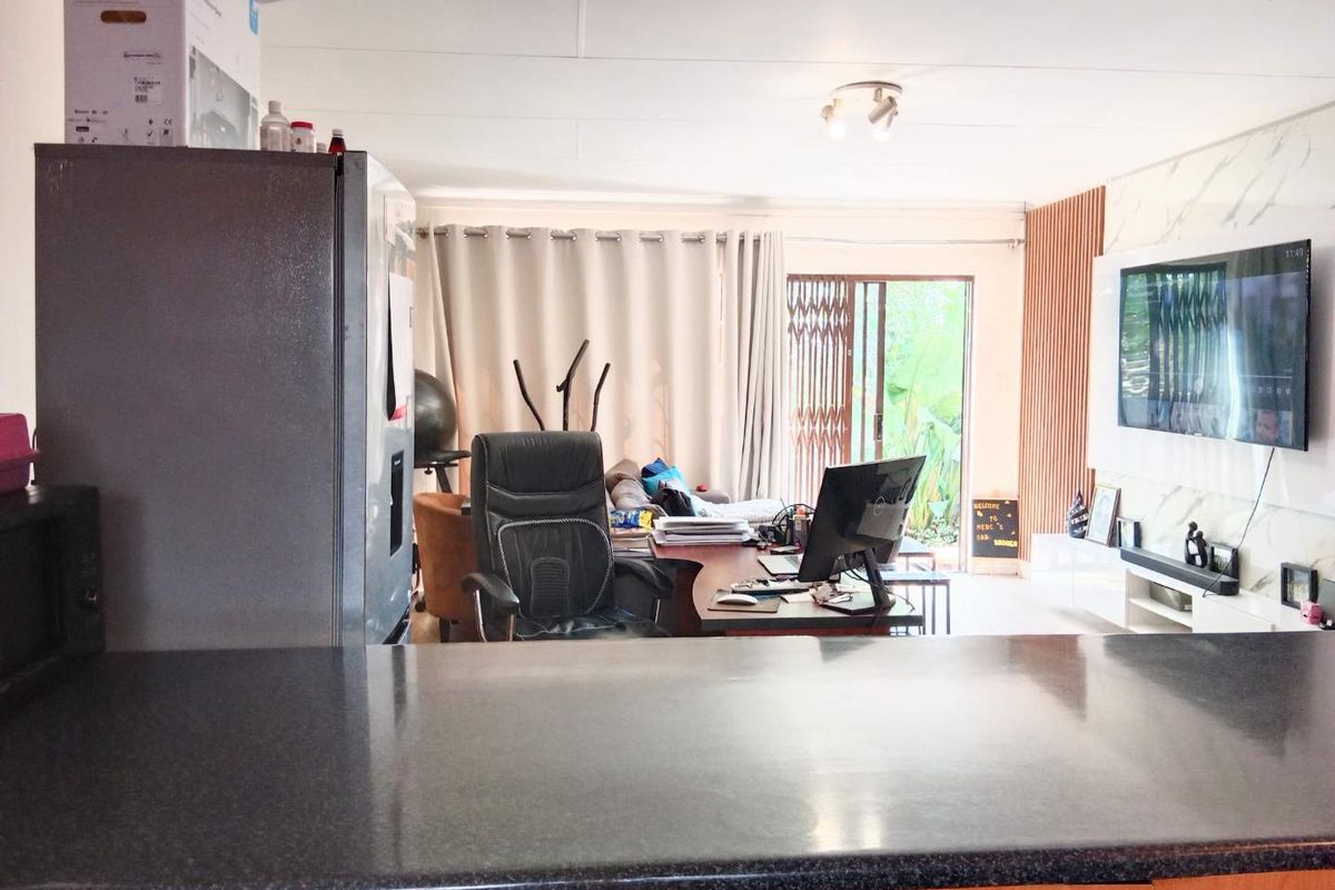 Two Bedroom Garden simplex To Let - Photo 4