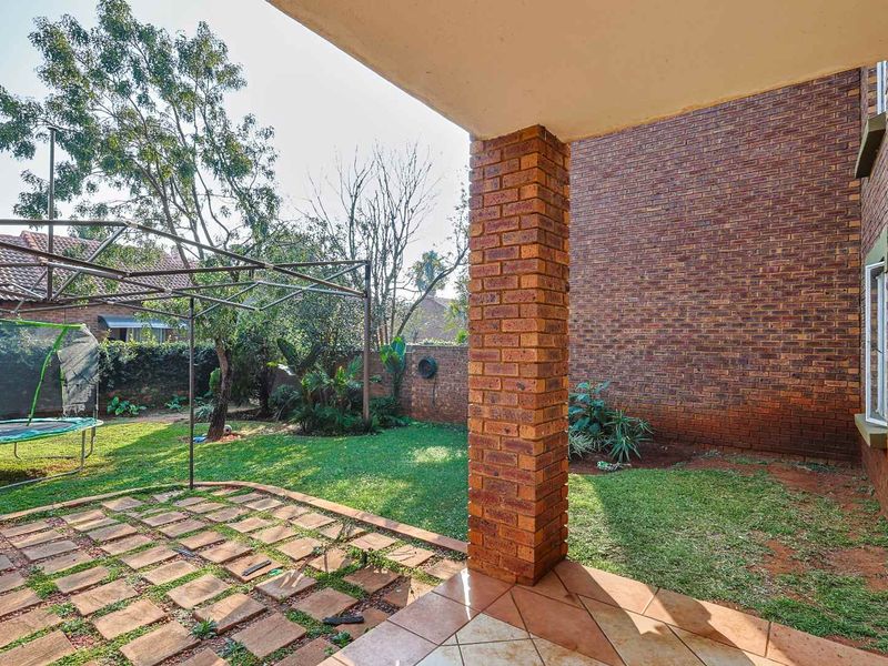 Charming and Secure 2-Bedroom Home - Photo 4