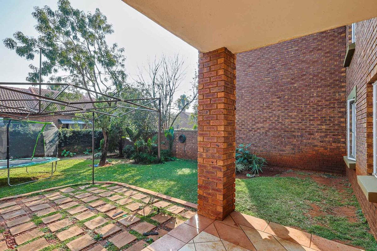 Charming and Secure 2-Bedroom Home - Photo 4