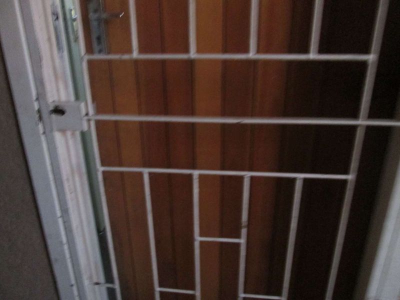 BEAUTIFUL BACHELOR WITH A BALCONY FOR SALE IN PRETORIA CENTRAL - Photo 2