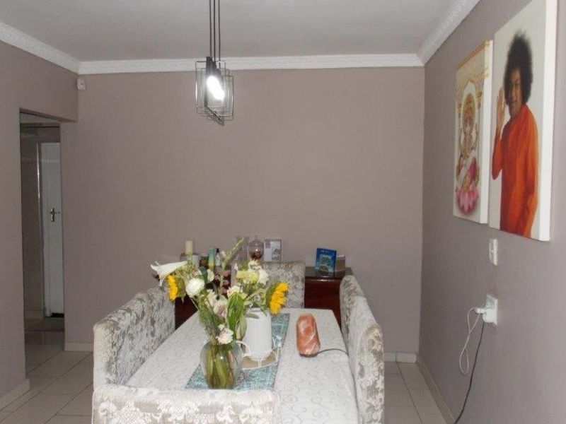 Cozy Family Home in Westcliff with Great Security Features - Photo 4