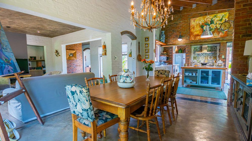 Dining room open plan to kitchen and TV Room