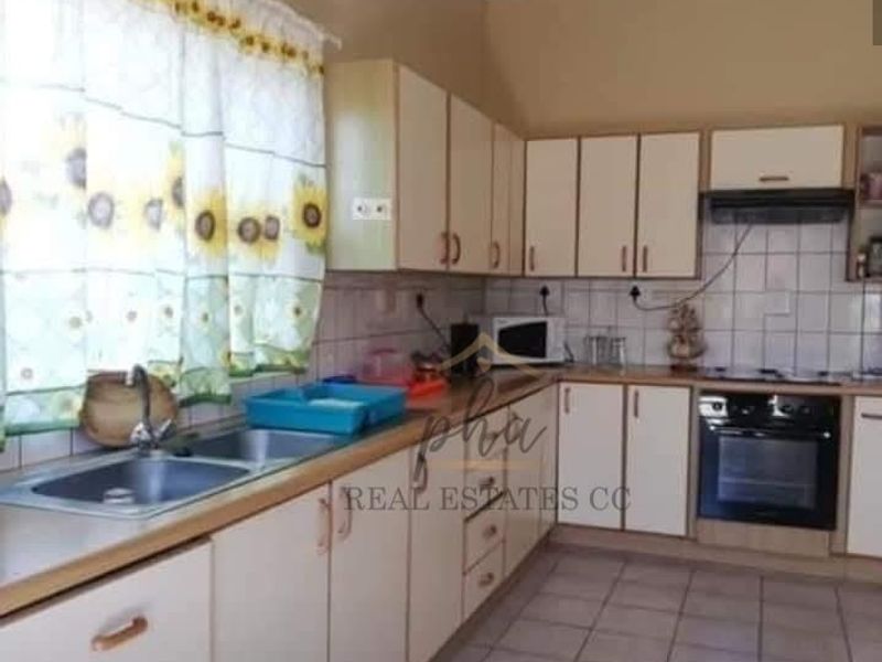 3 Bedr home with 2 flats for sale in Walvis Bay - Photo 7
