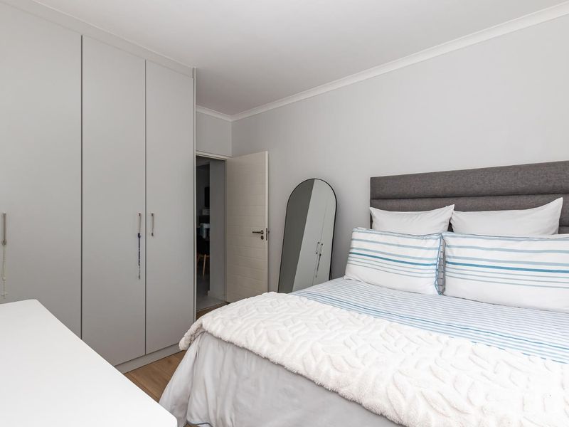 Modern 2 bedroom Apartment. - Photo 9