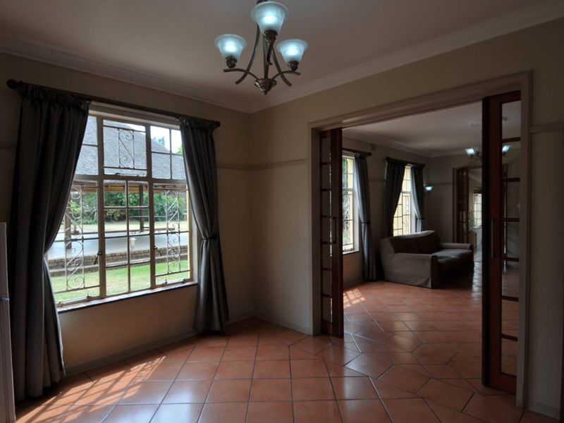 Charming 3-Bedroom Family Home with Pool & Flatlet in Colbyn - Photo 9