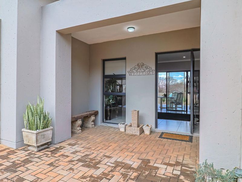 Modern convenience and natural tranquility - Photo 1