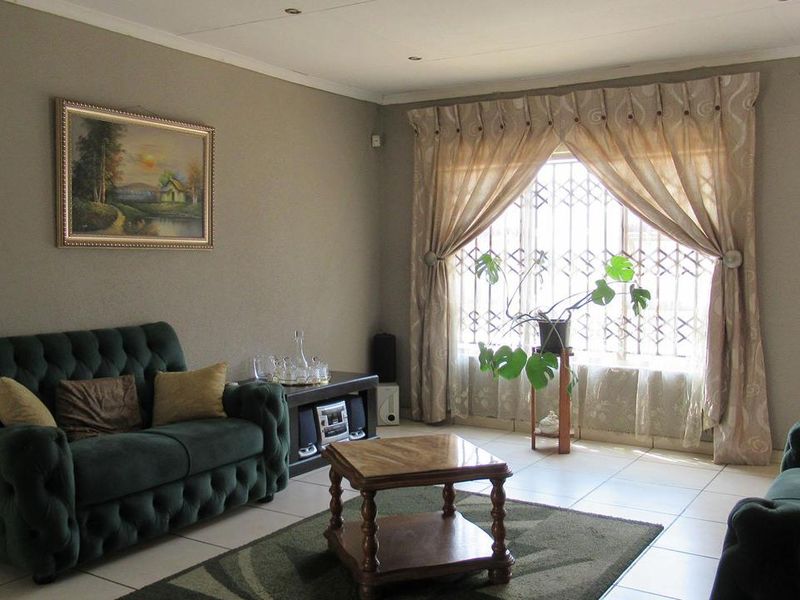 3 Bedroom House for sale in Alveda - Photo 3