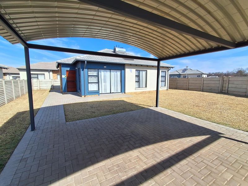 Affordable 3 Bedroom Full Title Home in Secure Complex - Photo 2