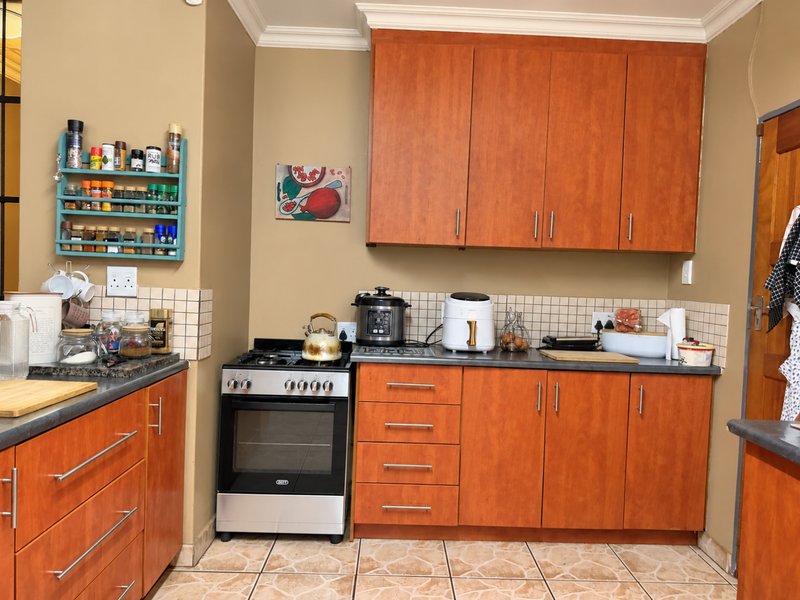 Spacious Family Home with 2-Bedroom Flatlet & Income Potential - Photo 4