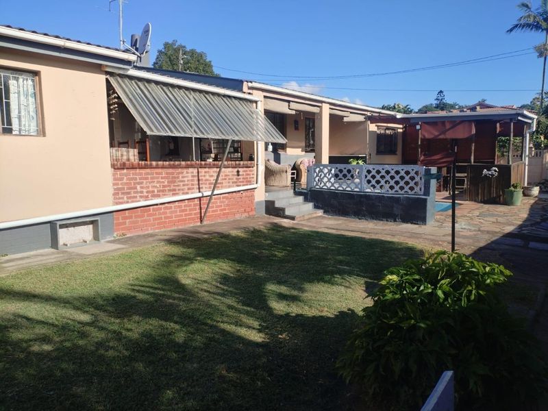 Spacious Escombe Home with Flatlet and Pool - Photo 2