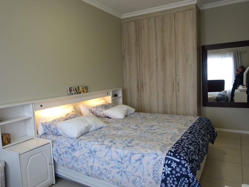 IMMACULATE MODERN DOUBLE-STORY TOWNHOUSE WITH SPACIOUS GARDEN - Photo 9