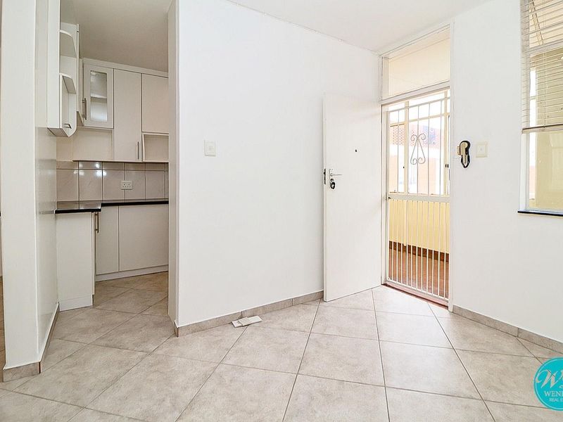 Ideal Starter Home or Investment in Secure Complex! - Photo 4