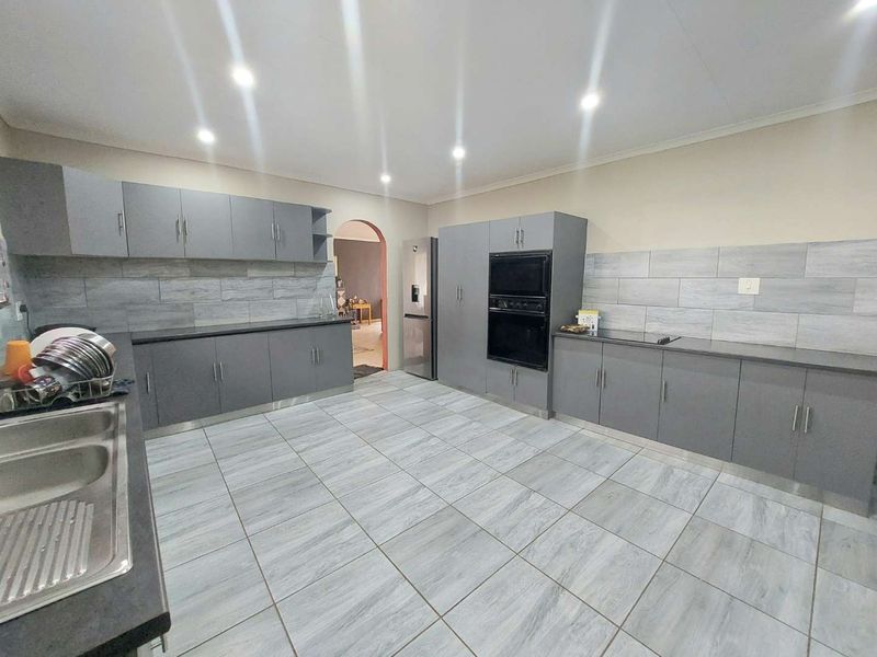 Country Living. City Flair - Photo 8