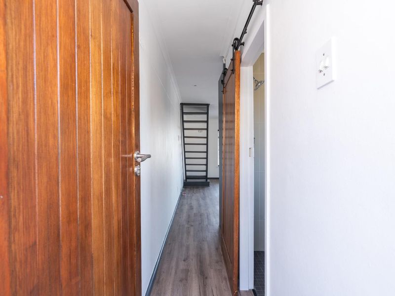 Views, Air BnB, pet friendly and two covered parkings - Photo 7