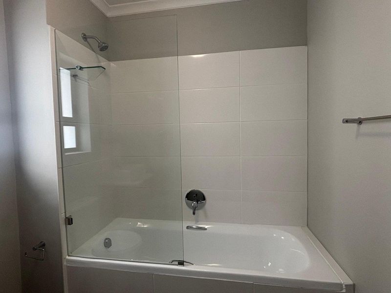 Brand New 2-Bedroom Apartment for Sale – River Views, Rivergate - Photo 9
