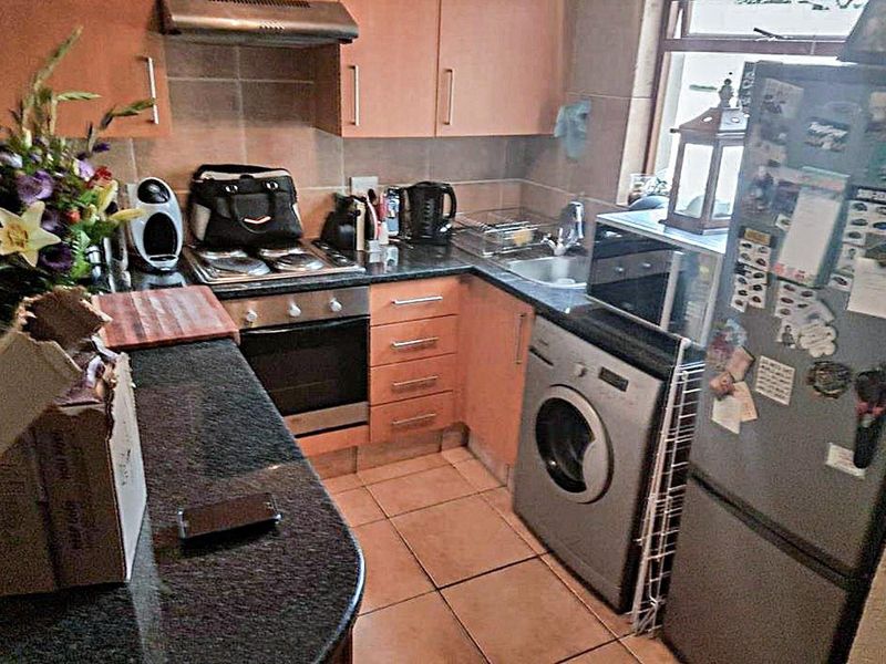 COSY 1 BED 1 BATH GARDEN APARTMENT UNFURNISHED LONEHILL - Photo 6