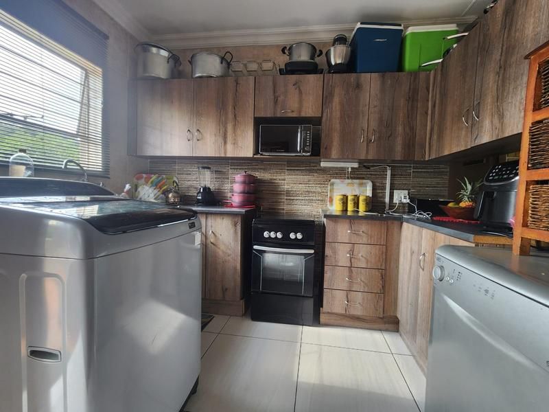 3 Bedroom Townhouse for Sale in Alberante - Photo 4