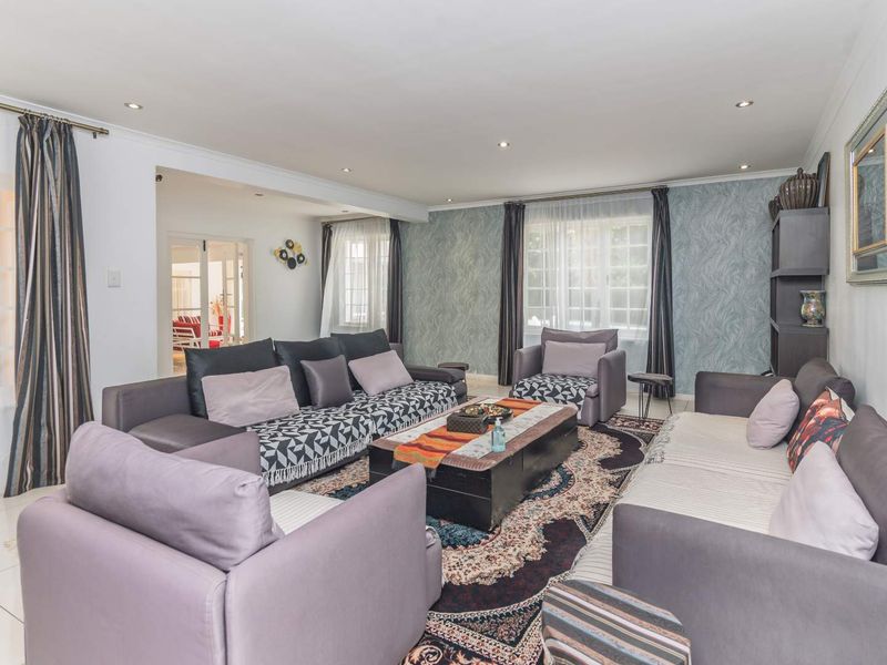 Expansive Constantia Hills Estate – Exceptional Space and Endless Possibilities - Photo 9