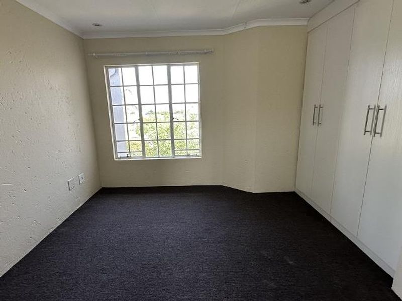 Edenglen complex in a gated area - Photo 5