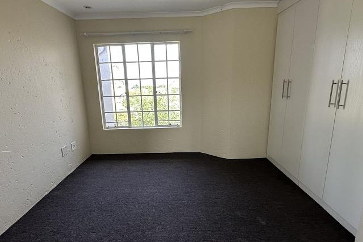 Edenglen complex in a gated area - Photo 5