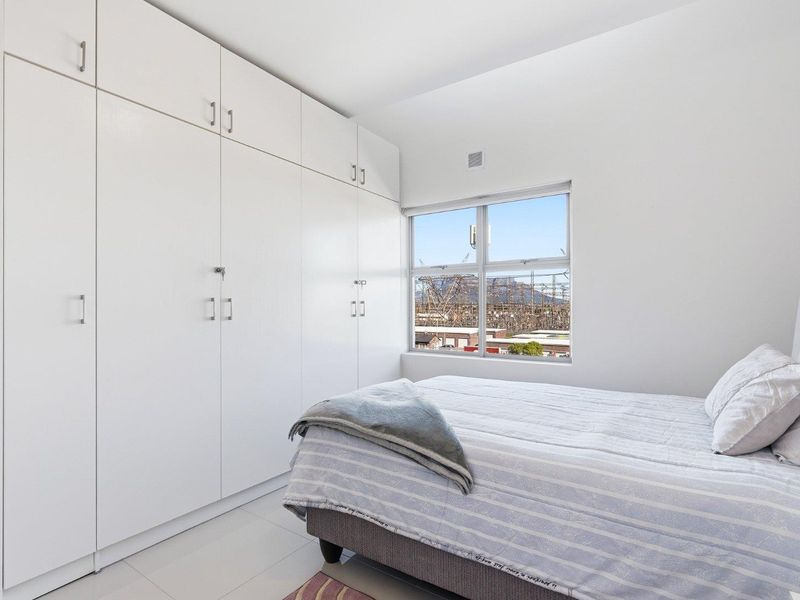 Convenient, Secure Top-Floor Apartment in Edgemead! - Photo 10
