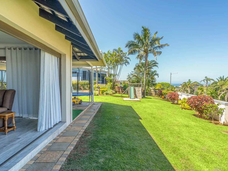Immaculate, renovated home on pancake flat land with magnificent ocean views! - Photo 2