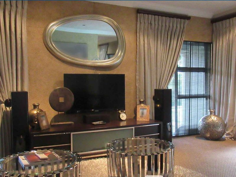 Experience opulence lifestyle in this Home overlooking a Golf Course in Ruimsig! - Photo 8