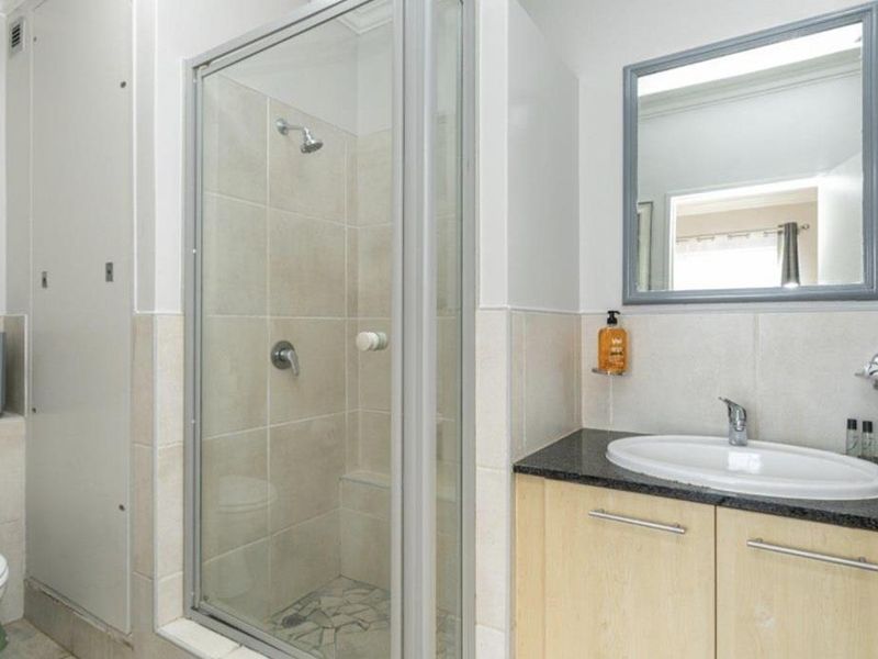 A BEAUTIFULLY FURNISHED TWO BEDROOM APARTMENT - Photo 9