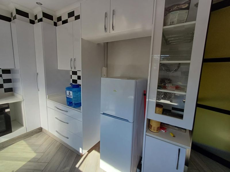 Serene Oasis: 4-Bedroom Home with Pool, Gardens, and Staff Quarters - Photo 9