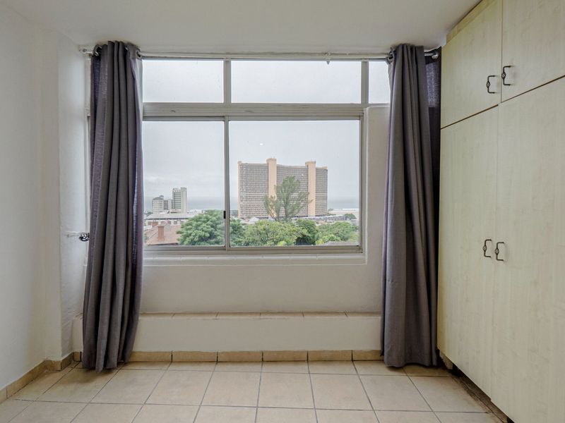 Wake up to light, space, and a hint of the ocean. - Photo 3