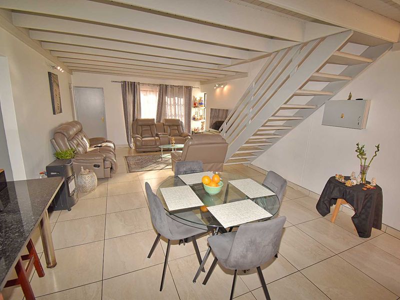 Home in a secure estate! - Photo 7