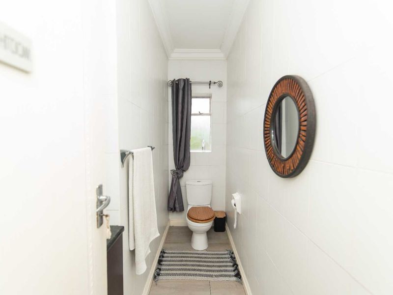 Exquisite Family home in Summerstrand - Photo 5