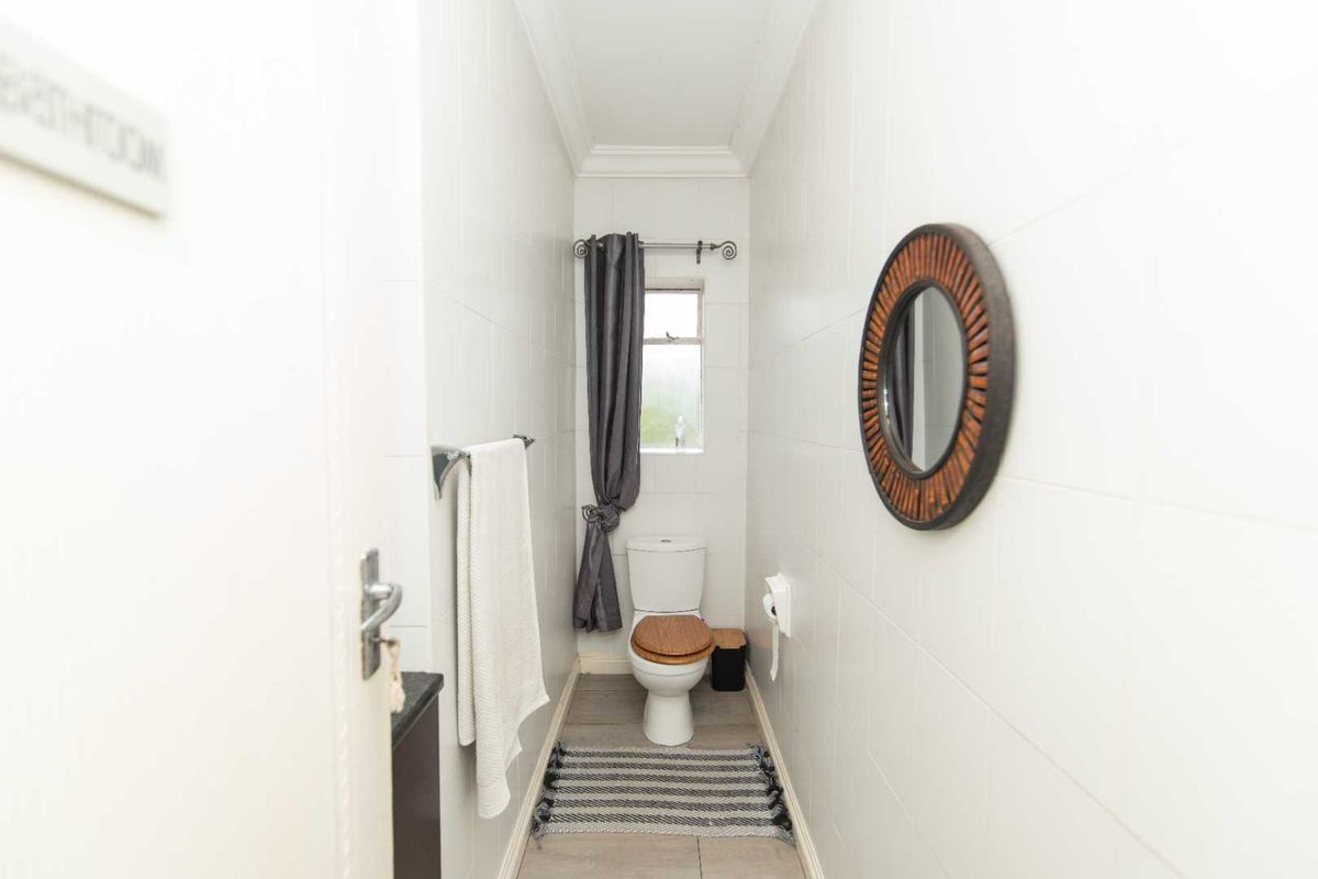 Exquisite Family home in Summerstrand - Photo 5