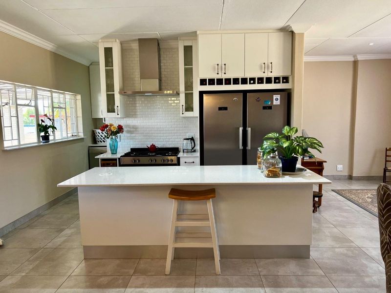 Newly renovated - Photo 9