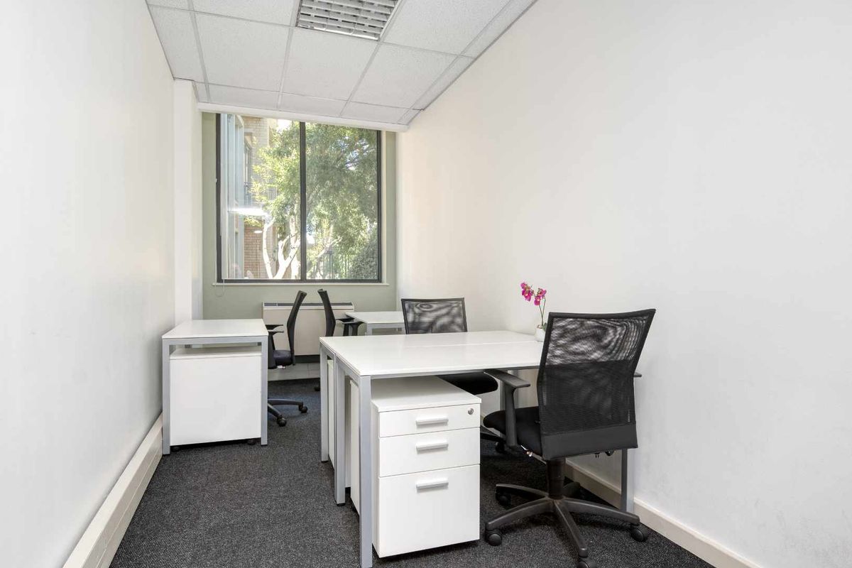 Private office space tailored to your business’ unique needs in Regus Bryanston Wedgefield. - Photo 3