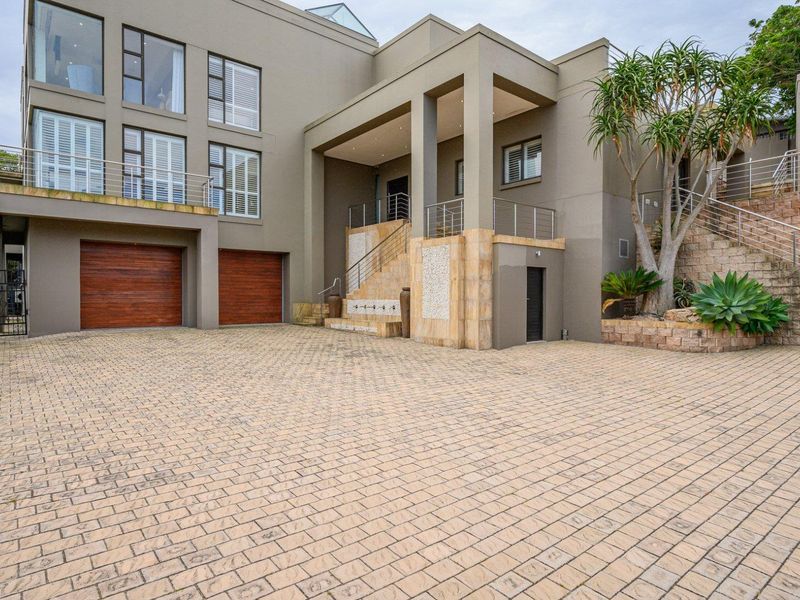 Stunning Upmarket Property in Mill Park with Breathtaking Views! - Photo 2