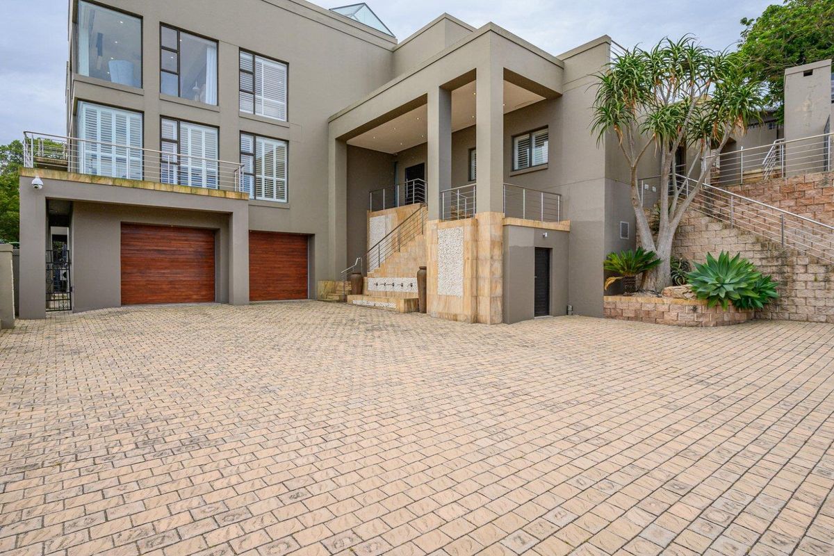 Stunning Upmarket Property in Mill Park with Breathtaking Views! - Photo 2