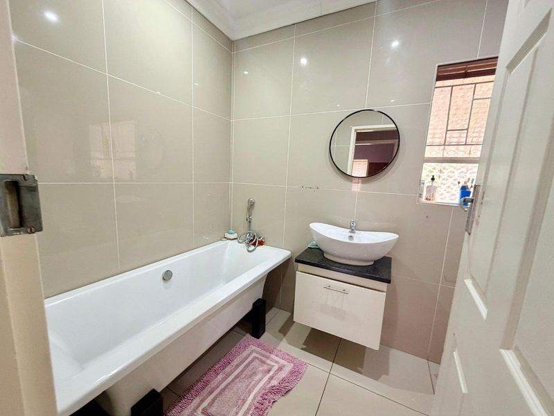 Spacious and Versatile Property with Endless Opportunities in Mulbarton - Photo 5