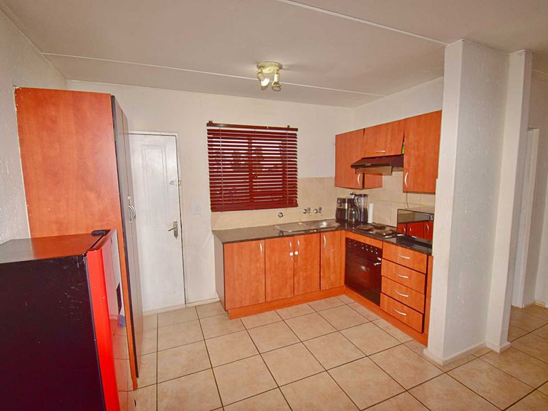 Charming 2-Bedroom Ground Floor in Klippoortje - Photo 6