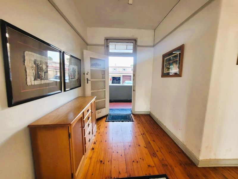 **Charming 1.5 Bedroom Apartment with Endless Potential in North Beach, Durban** - Photo 9