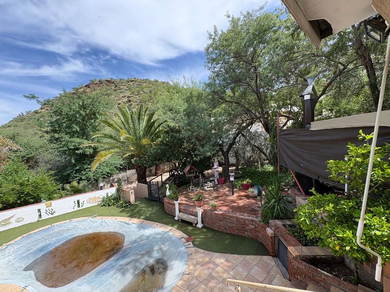 Large Plot - House - Plus Flat - Space - Garden & Pool - Photo 3