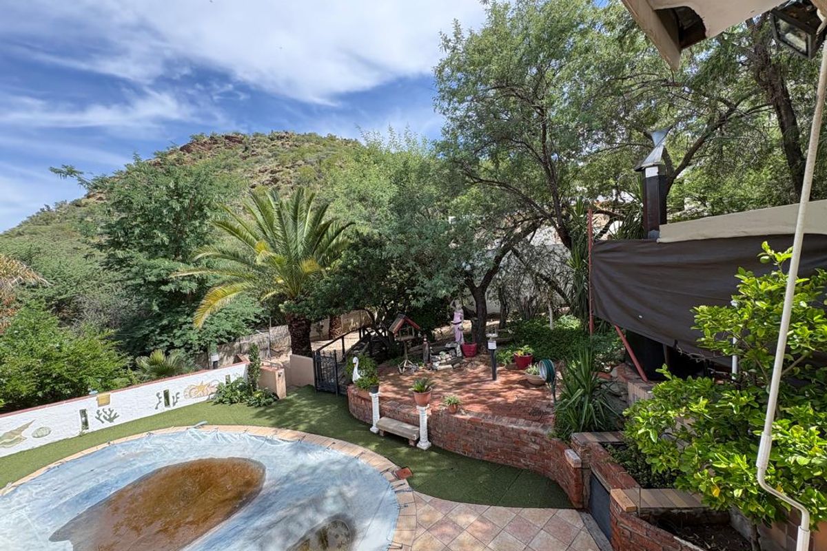 Large Plot - House - Plus Flat - Space - Garden & Pool - Photo 3
