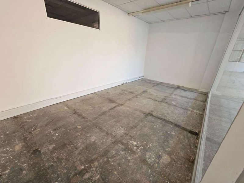 347m2 office to let in Loop Street - Photo 8