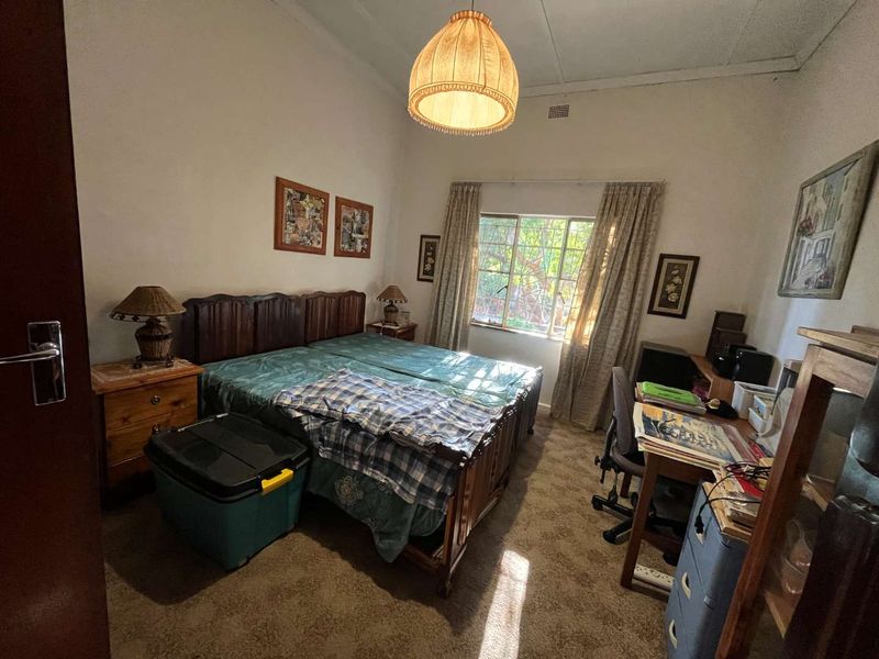 Charming and Spacious Family Home in a Sought-After Neighborhood - Photo 7